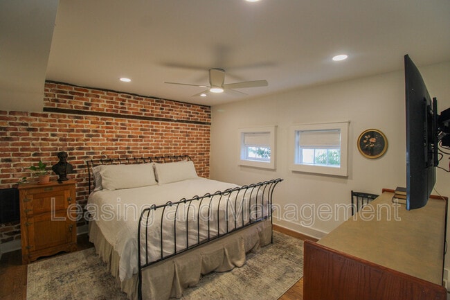 Photo - 52 Chapel St Unit A