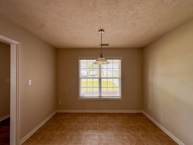 Photo - Lovely 3 Bed 2 Bath Plus Bonus Room Home in Raeford