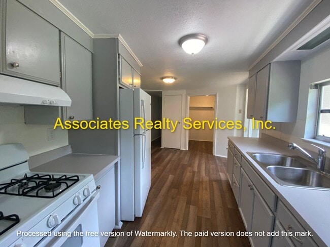 Building Photo - Rare find! 4 bed/3 bath House in Newberry, FL on one acre