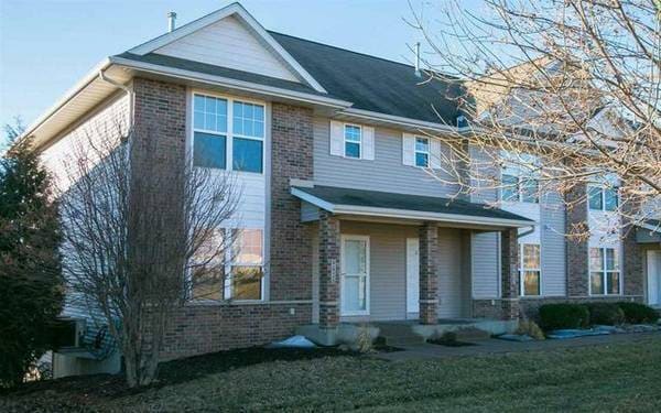 Building Photo - Beautiful 3 bedroom, 2.5 bathroom Townhouse Condo