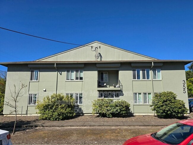 Building Photo - 915 SW Adams Ave Unit 10