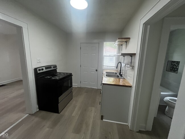 Photo - 1504 N Gladstone Ave