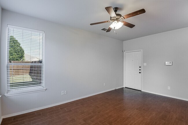 Photo - Beautiful 3 Bedroom, 2.5 Bath duplex locat...