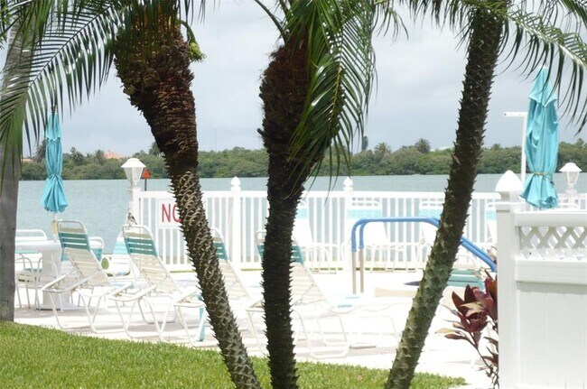 845 S Gulfview Blvd Unit 110