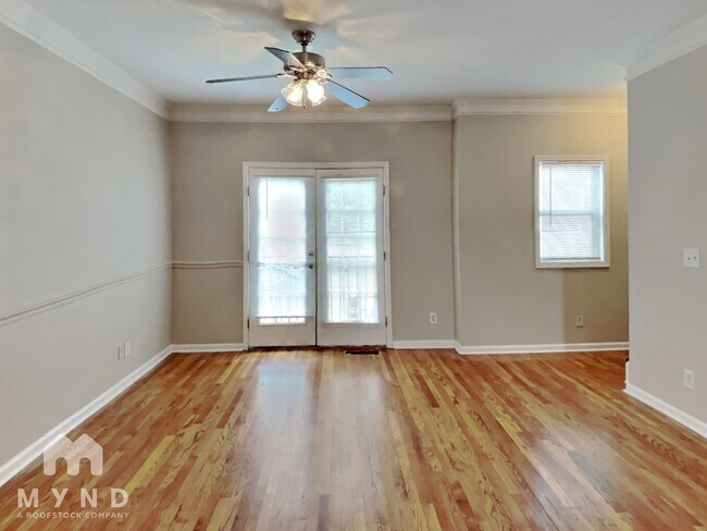 Photo - 302 Laurel Ave SW