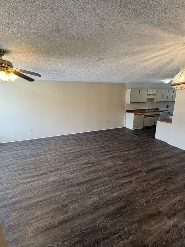 Building Photo - 3 Bedroom 2 bath Tavares