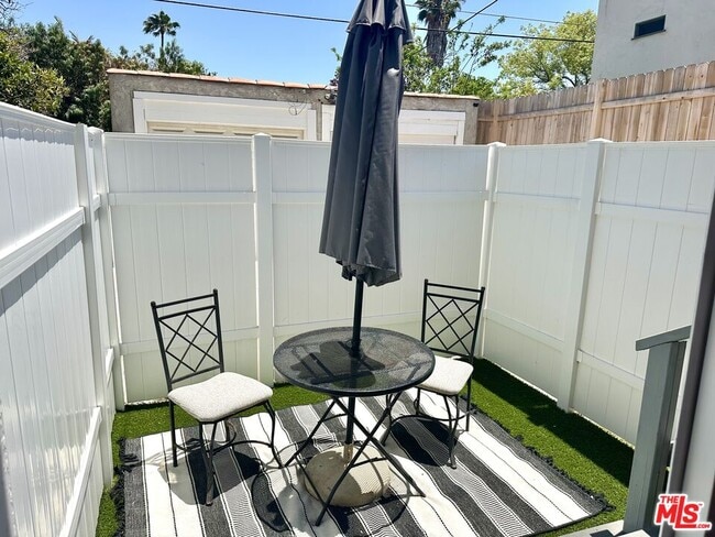 Photo - 1210 1/2 S Stanley Ave