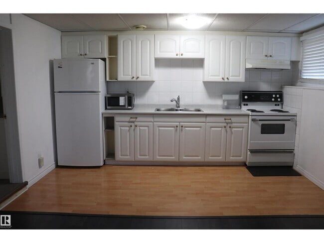8828-8151 151 Ave NW