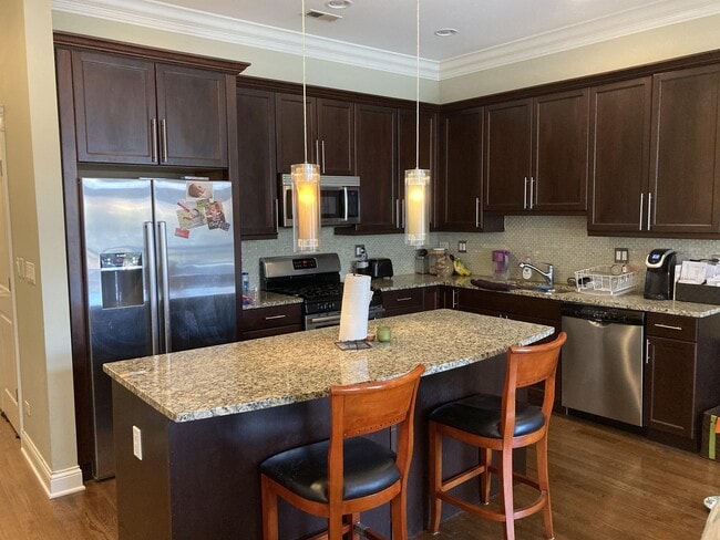 Photo - 212 N Halsted St
