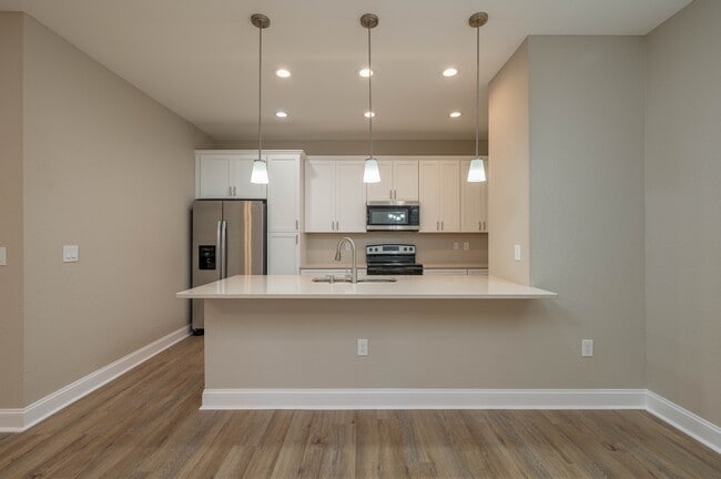 Photo - 1048 Oak Hammock