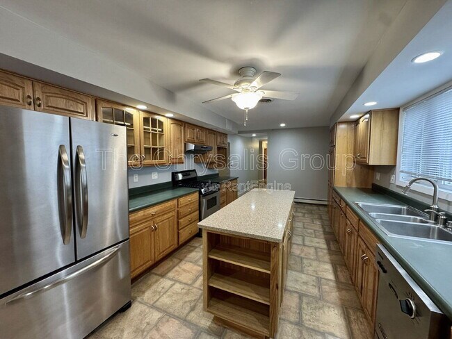 Photo - 141 E Walnut St Unidad B