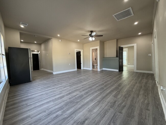 Photo - 418 N Clements St