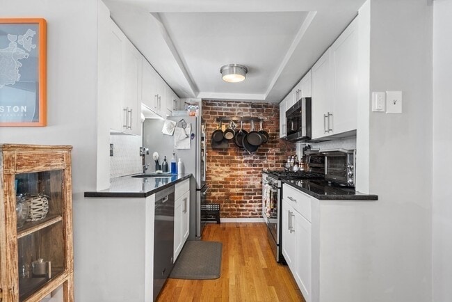 Building Photo - 41 Pleasant St Unit 1