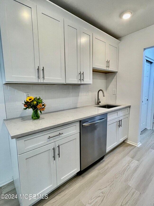 Photo - 175 Amberly Dr