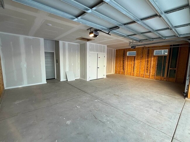 Photo - 5538 42nd St