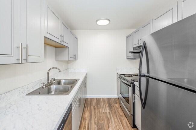 2BR, 1BA - 960SF - Kitchen