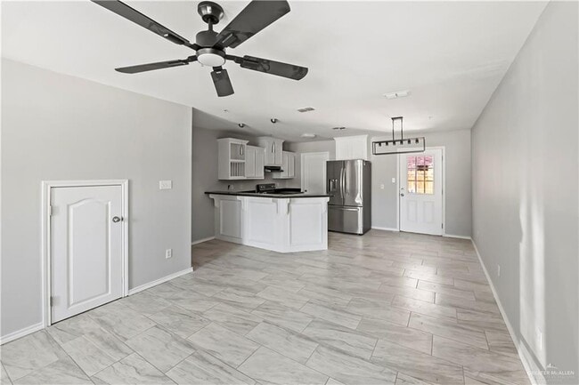 Photo - 10 S 48th Ln