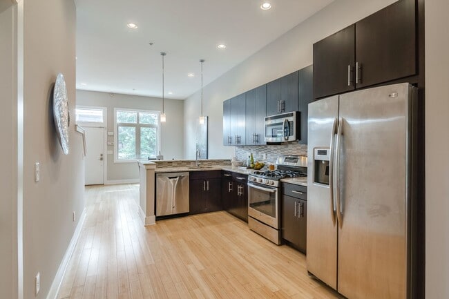 Building Photo - Northern Liberties 4 Bedroom Townhome