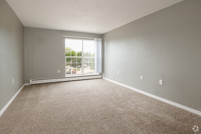 2BR,1BA - 850SF