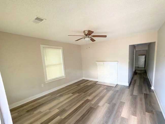 Photo - 1450 Oaklawn St