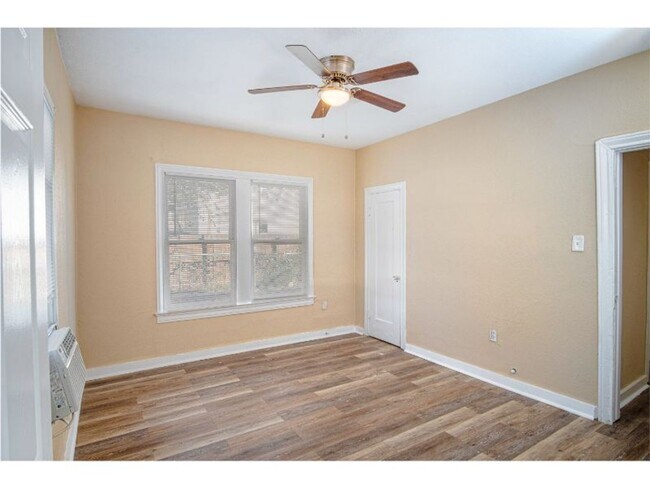 Photo - 907 Iowa St Unit 1