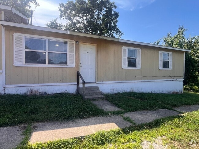 Building Photo - 15525 Tampa Rd Unit 15525 Tampa C Rental