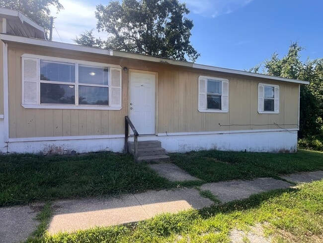 Building Photo - 15525 Tampa Rd Unit 15525 Tampa C Rental