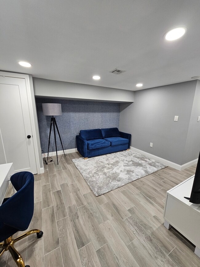 Building Photo - 544 E Milton Ave Rental