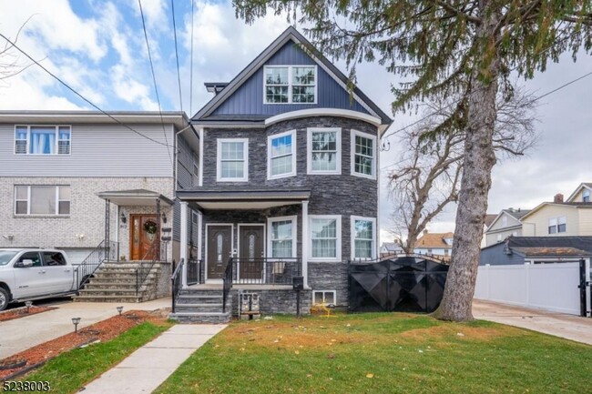 Building Photo - 911 Monroe Ave Rental
