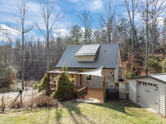 Photo - 251 Landwood Ln