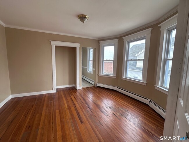 Photo - 22-24-24 Bushnell St