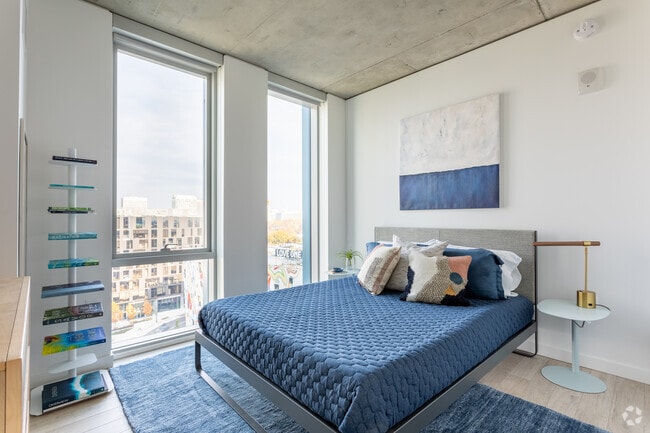 2BR, 2BA - 1,148 SF - 5 MLK