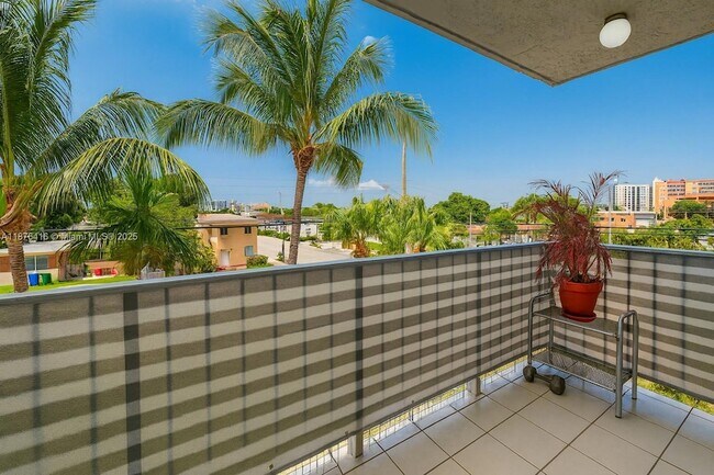 Photo - 140 NW 14th Ave Unit 5