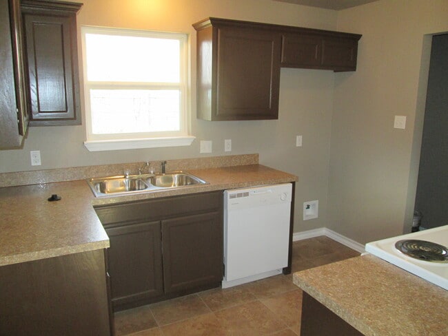 Photo - 530 W Heard St