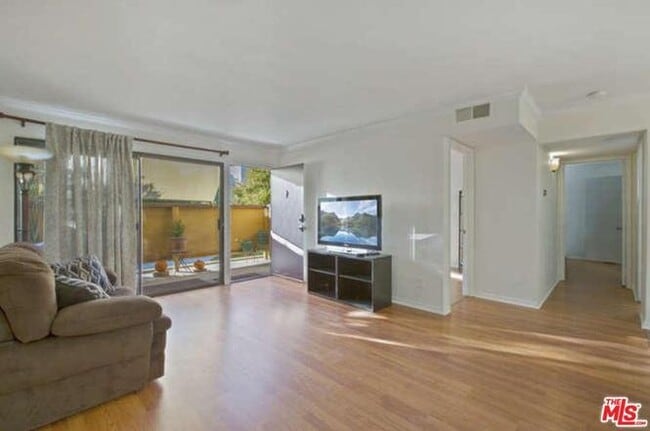 Sala de estar - 18752 Mandan St #1001
