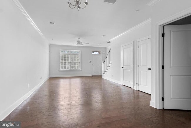 Photo - 619 W Mulberry St