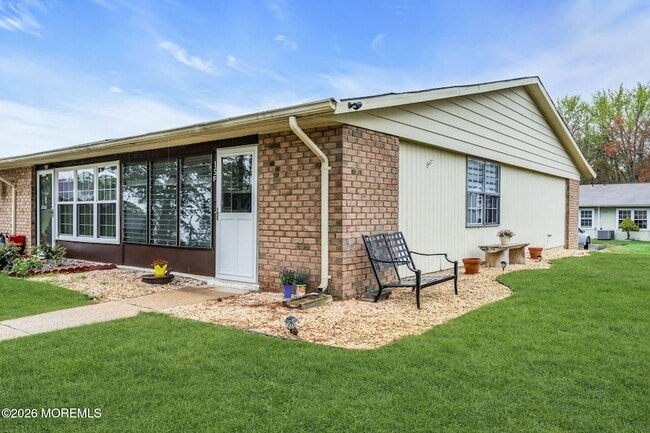 Building Photo - 15 Yorkshire Ct