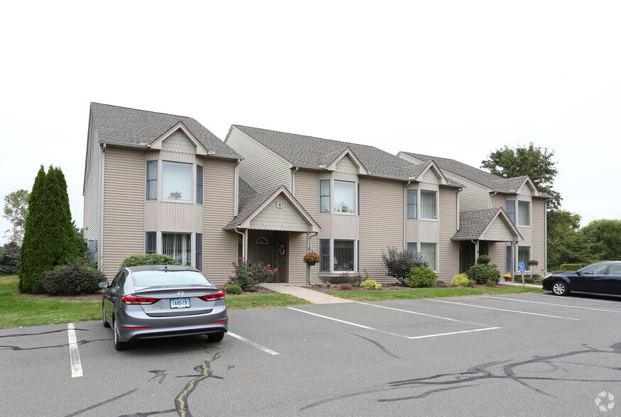 AUTUMN CHASE Apartments For Rent in Ellington, CT