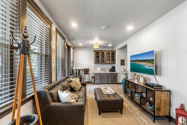 Building Photo - 728 Rental