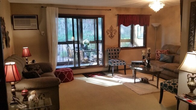 Building Photo - 5697 Green Circle Dr Unit 218