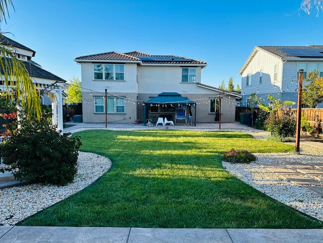 Photo - 486 Glenbrook Dr