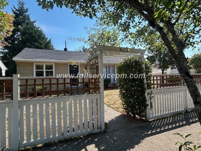 Photo - West Seattle Vintage Charm meets Modern! Huge Deck and Fire pit!