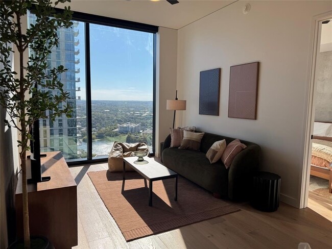 Building Photo - 610 Davis St Unit 3104