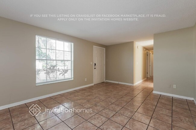 Photo - 916 Kirkcaldy Way