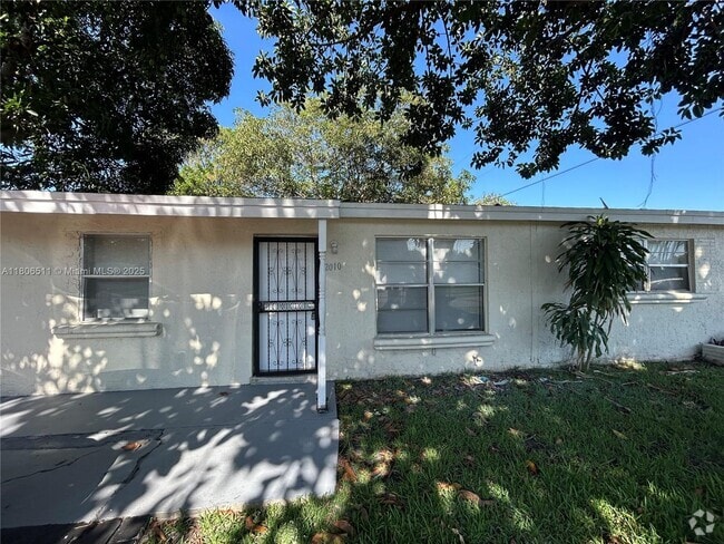 Building Photo - 2010 NW 30th Ave Rental