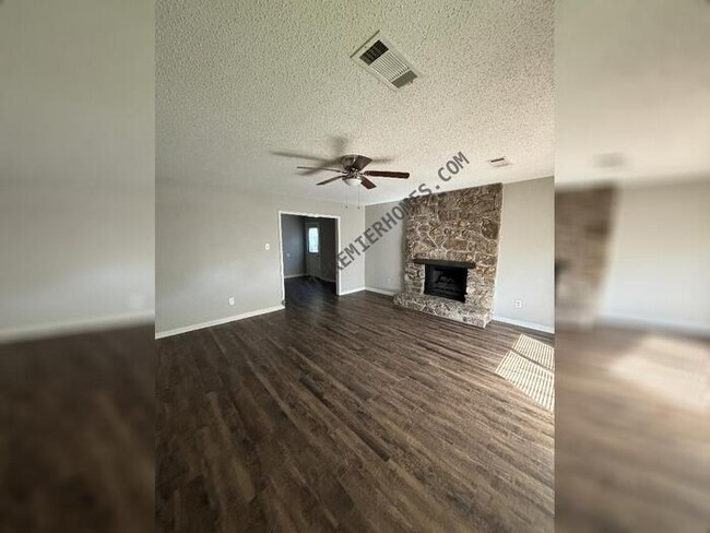 Photo - 205 Otter Pl