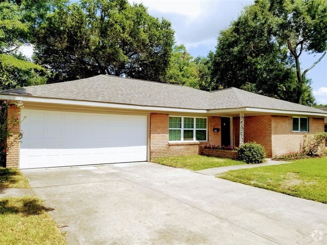 Building Photo - 10615 Chimney Rock Rd Rental