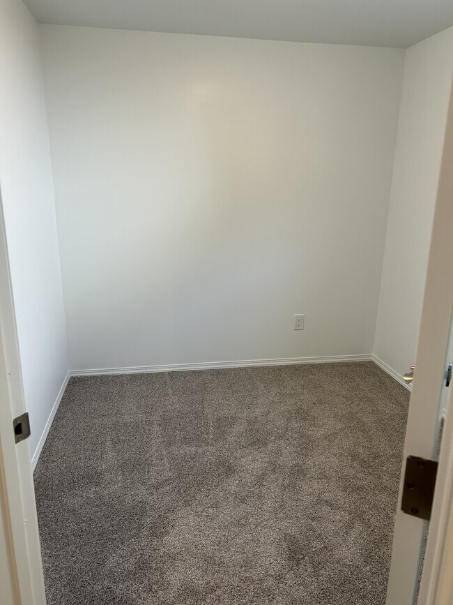 Photo - 11935-11946 46 St NW Unit 11935 - Bsmt