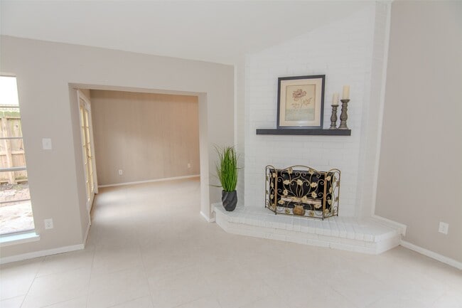 Building Photo - 6703 Stonewater