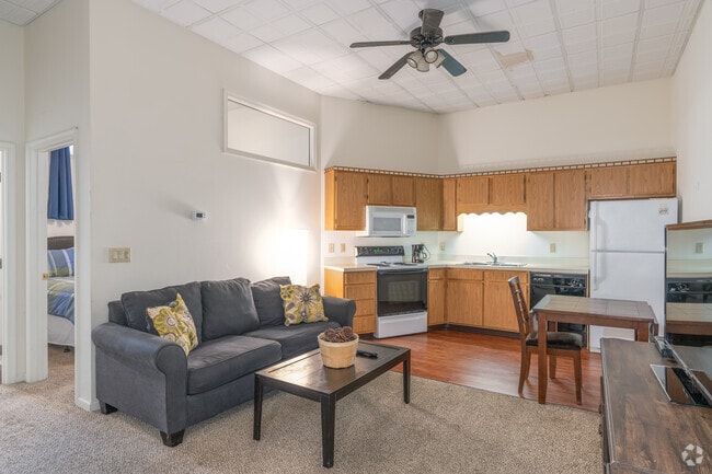1BR, 1BA - 850SF - Living Room - Jefferson Square